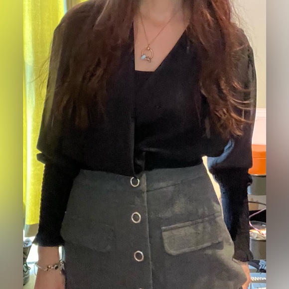 Heart cover blouse worn once - Picture 3 of 10